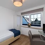 Hotel Tom's Hus Heiligenhafen