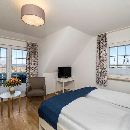 Tom's Hus Отель 3*