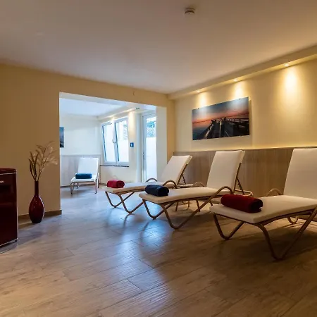 Tom's Hus Отель 3*