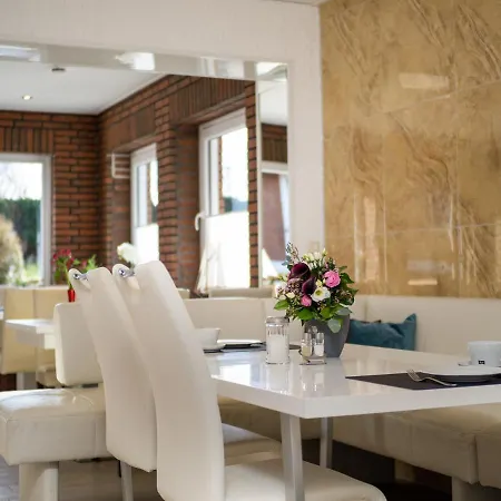 Tom's Hus 3* Хайлигенхафен
