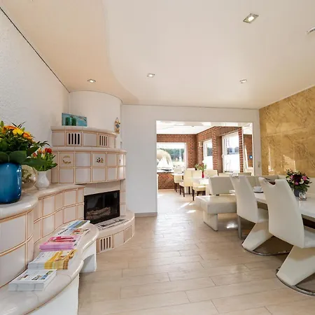 מלון Tom's Hus