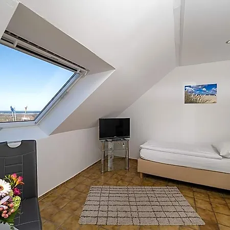 Tom's Hus Hotell 3*