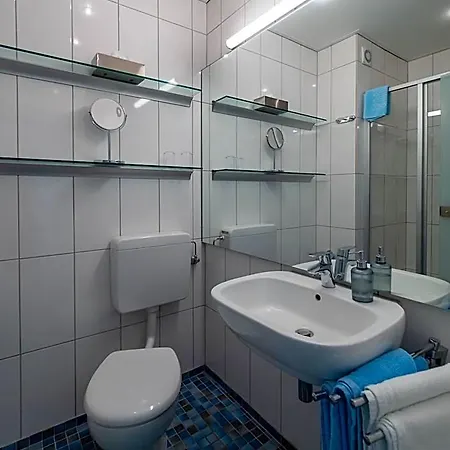 Hotell Tom's Hus 3*