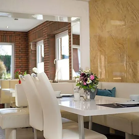 Tom's Hus Hotell Heiligenhafen