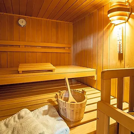 Tom's Hus Hotell 3*