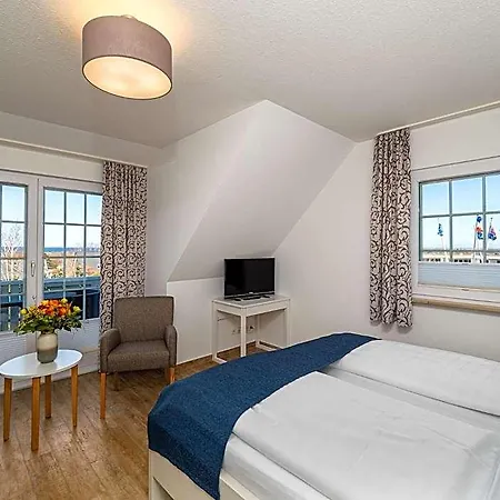 Tom's Hus Hotell 3*